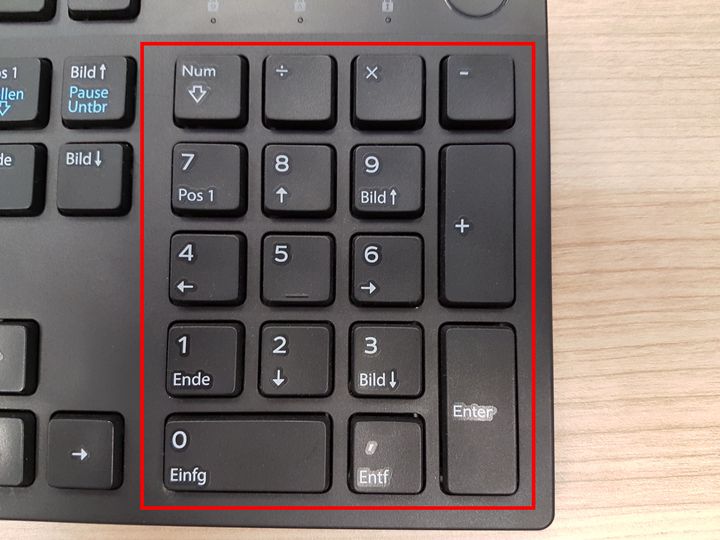 Geteilt Zeichen Auf Laptop Tastatur Ohne Nummernblock Nummernblock - Lage auf der Tastatur und Funktion